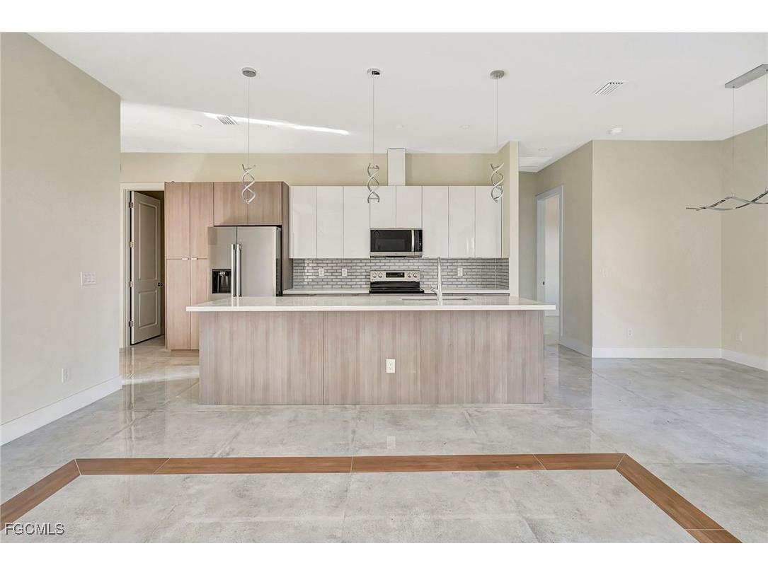 4103 NW 38th Street Cape Coral FL 33993 2025022035 image7