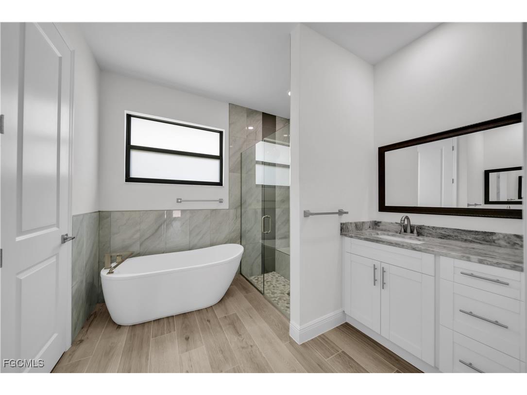 4107 NW 37th Street Cape Coral FL 33993 2025002898 image25