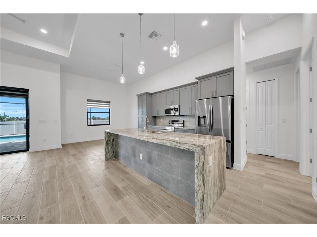4107 NW 37th Street Cape Coral FL 33993 2025002898 image6