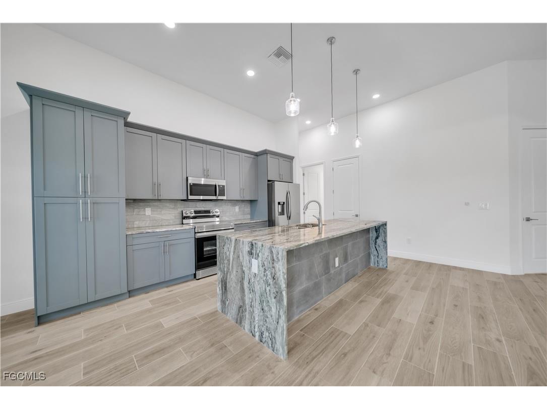 4107 NW 37th Street Cape Coral FL 33993 2025002898 image8