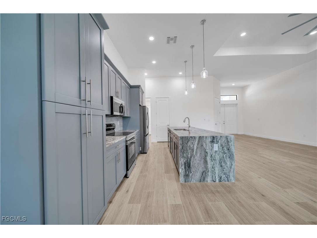 4107 NW 37th Street Cape Coral FL 33993 2025002898 image9