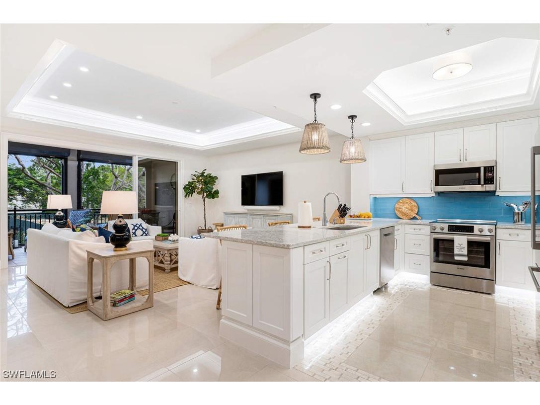 411 6th Street S #202 Naples FL 34102 223020760 image1