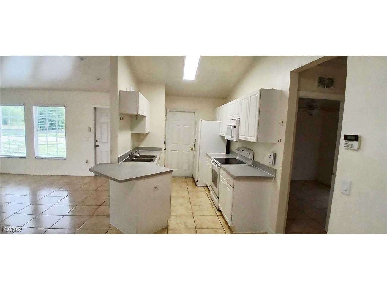 411 NE Juanita Place Cape Coral FL 33909 2025013325 image5