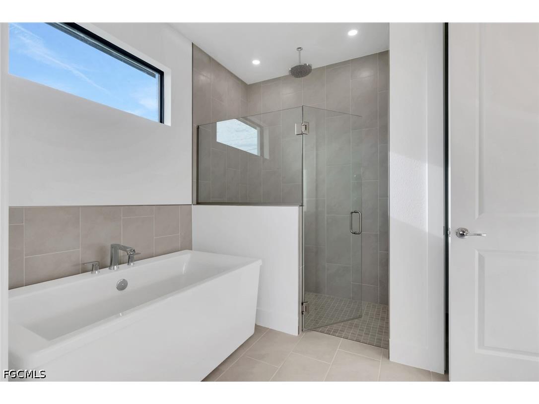 411 NE 7th Terrace Cape Coral FL 33909 2026019100 image16