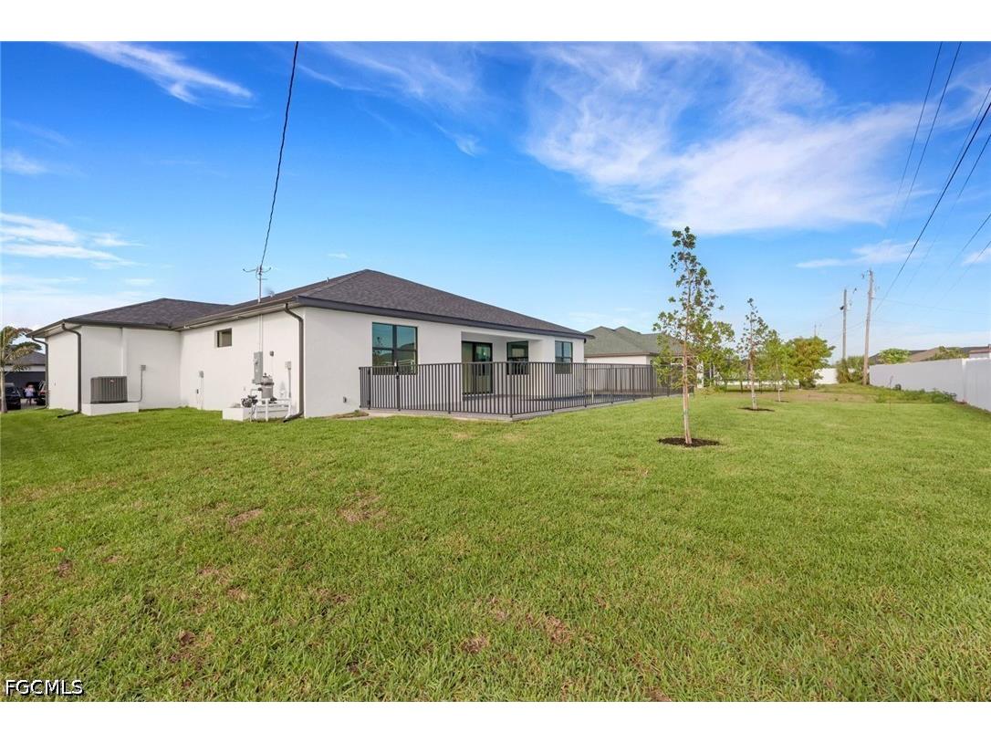 411 NE 7th Terrace Cape Coral FL 33909 2026019100 image21