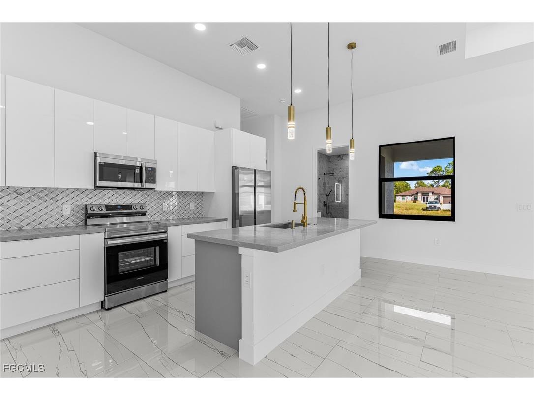 4112 2nd Street SW Lehigh Acres FL 33976 2025004641 image11