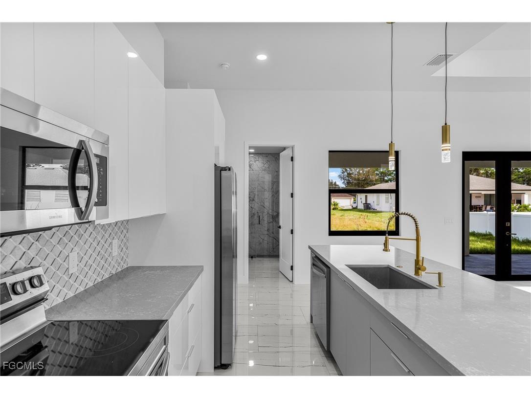 4112 2nd Street SW Lehigh Acres FL 33976 2025004641 image3