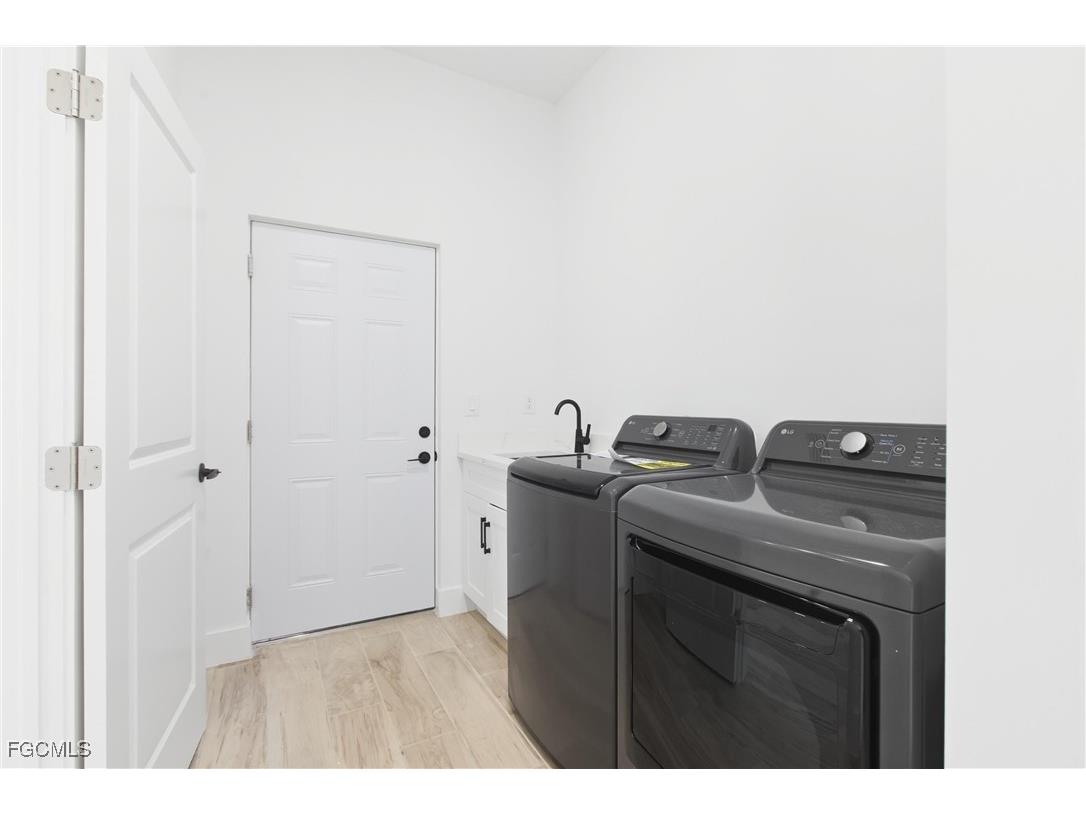 4113 Kismet Parkway W Cape Coral FL 33993 2025010267 image20