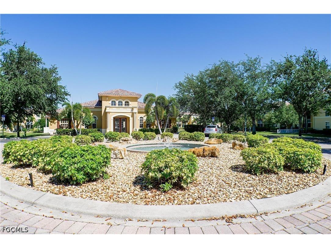 4113 Residence Drive #211 Fort Myers FL 33901 2026018214 image1