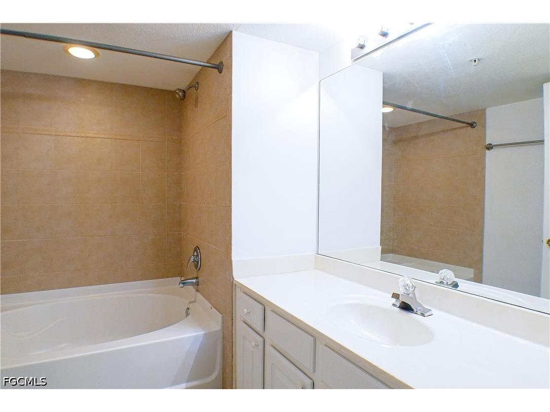 4113 Residence Drive #211 Fort Myers FL 33901 2026018214 image16