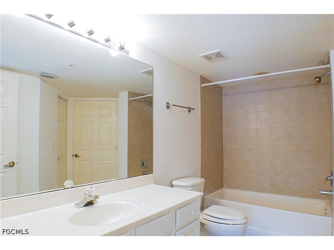 4113 Residence Drive #211 Fort Myers FL 33901 2026018214 image6