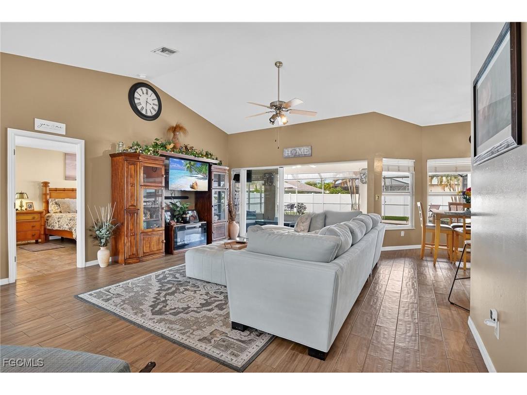 412 SE 13th Avenue Cape Coral FL 33990 2025017737 image5