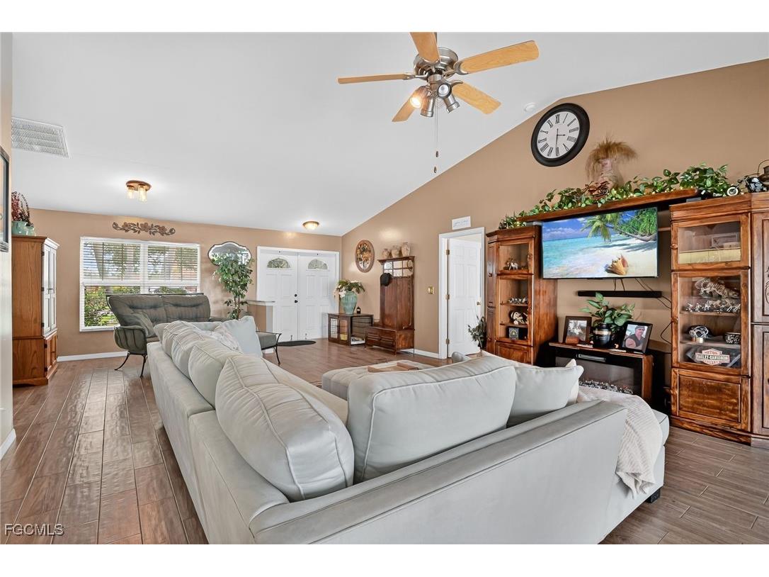 412 SE 13th Avenue Cape Coral FL 33990 2025017737 image6