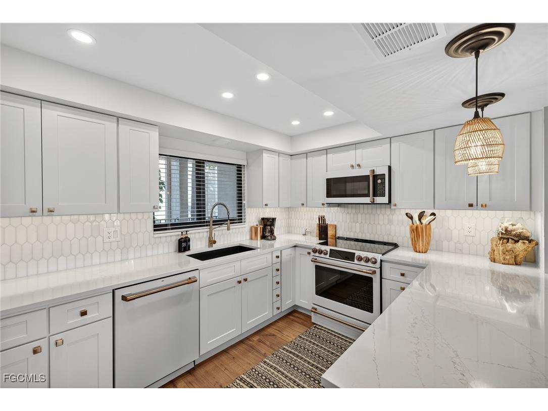 4120 Steamboat Bend E #203 Fort Myers FL 33919 2025020187 image1