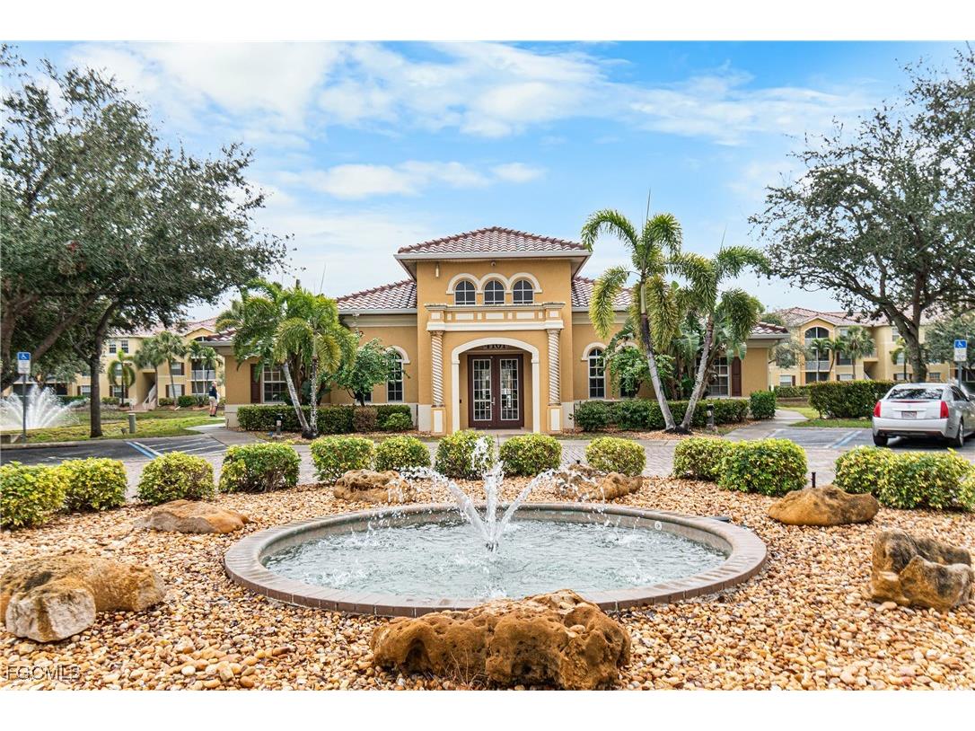 4121 Residence Drive #303 Fort Myers FL 33901 2025018547 image1