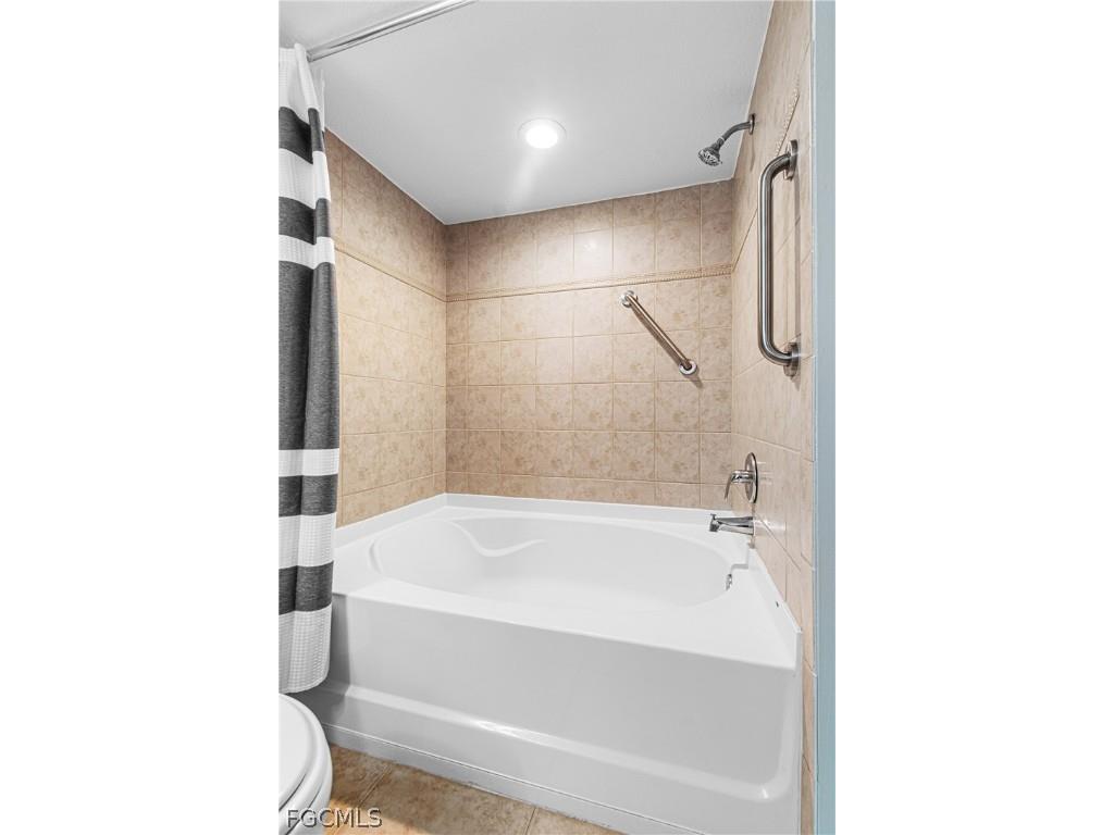 4121 Residence Drive #303 Fort Myers FL 33901 2025018547 image34