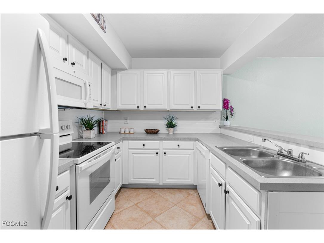 4121 Residence Drive #303 Fort Myers FL 33901 2025018547 image5