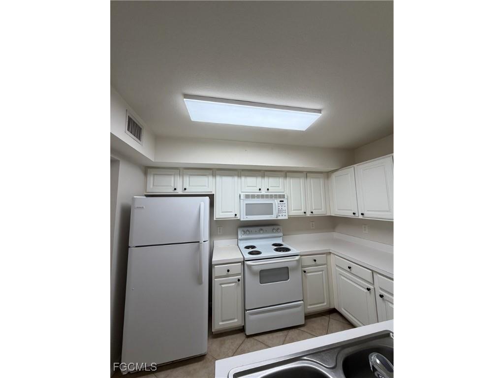 4121 Residence Drive #311 Fort Myers FL 33901 2025016988 image5