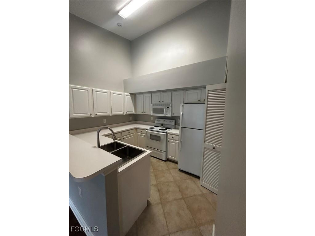 4121 Residence Drive #321 Fort Myers FL 33901 2025013044 image1