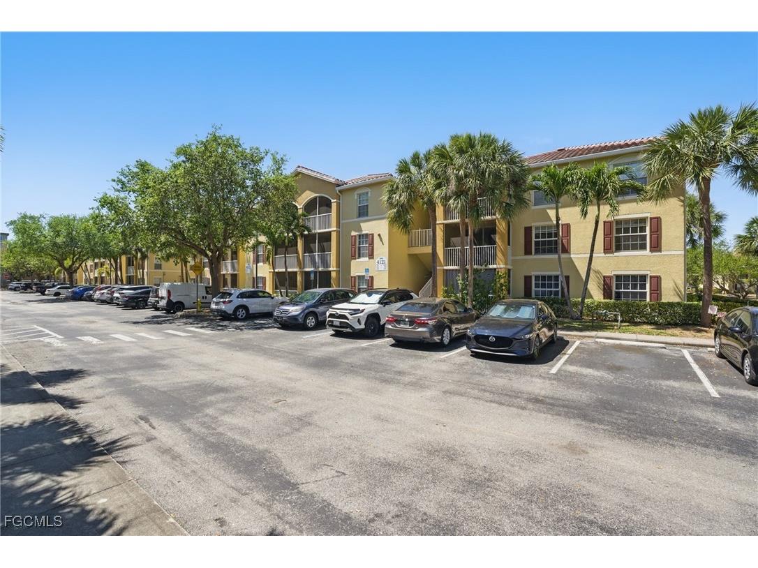 4121 Residence Drive #324 Fort Myers FL 33901 2025018143 image3