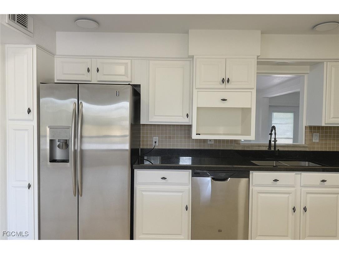 4123 SE 3rd Avenue Cape Coral FL 33904 2025018871 image9