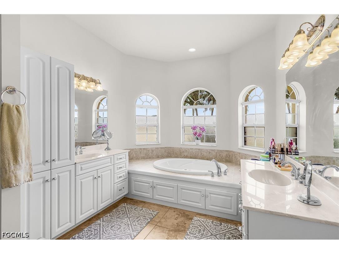 4125 Jacaranda Parkway W Cape Coral FL 33993 2026020369 image24