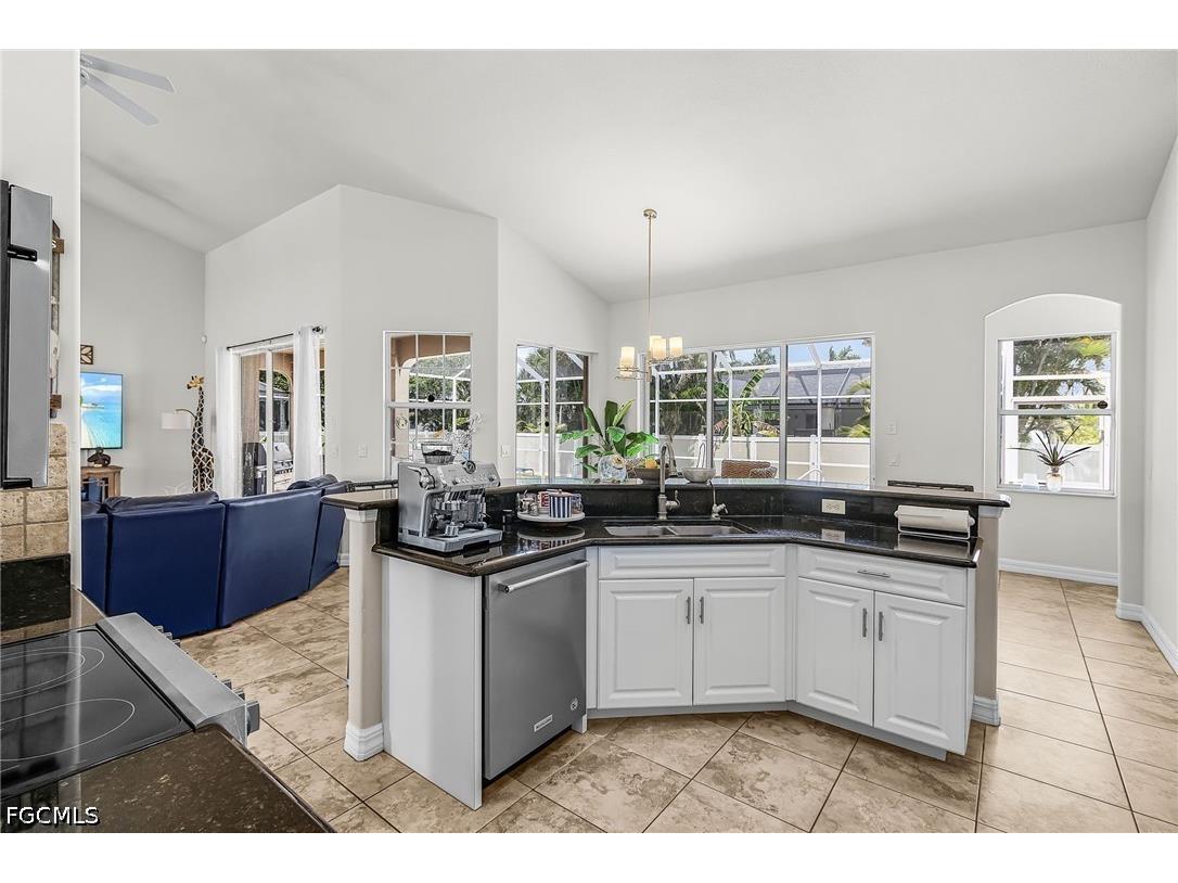 4125 Jacaranda Parkway W Cape Coral FL 33993 2026020369 image8