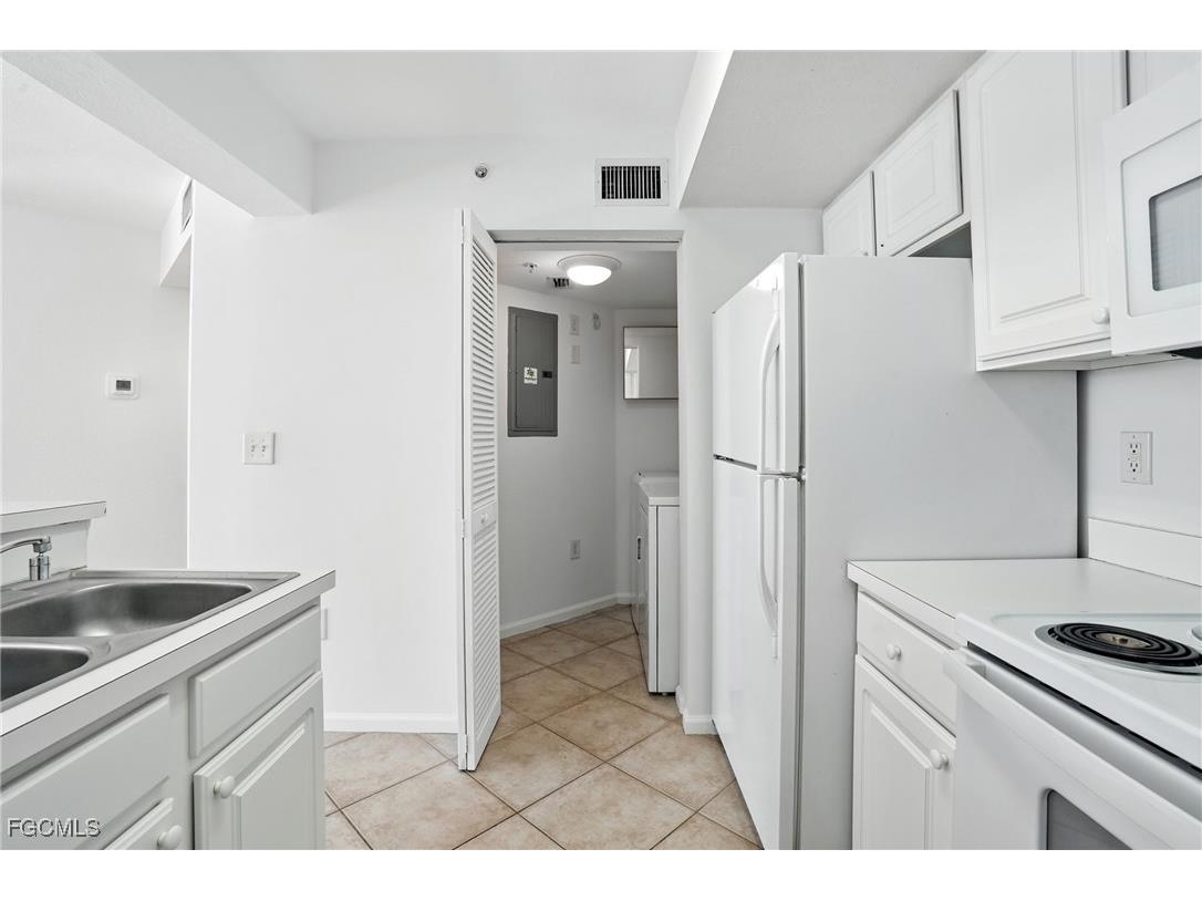 4127 Residence Drive #411 Fort Myers FL 33901 2025005980 image13