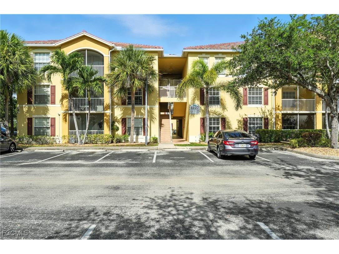 4127 Residence Drive #411 Fort Myers FL 33901 2025005980 image2