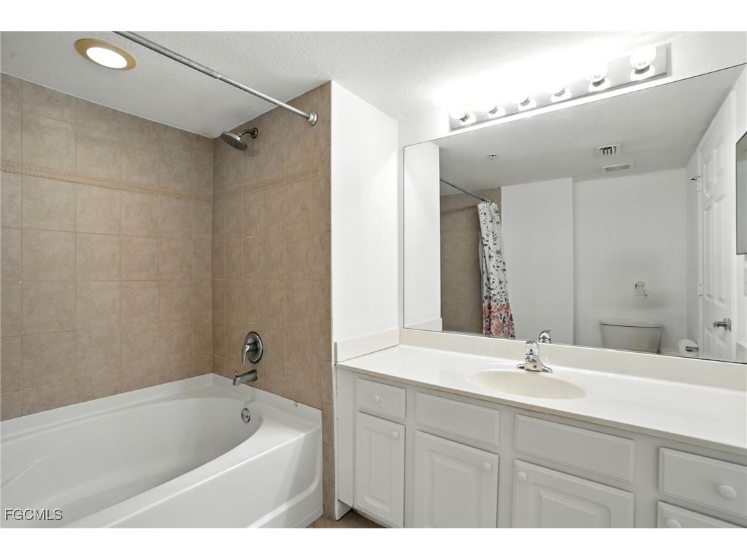 4127 Residence Drive #411 Fort Myers FL 33901 2025005980 image24