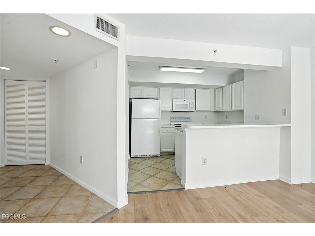4127 Residence Drive #411 Fort Myers FL 33901 2025005980 image8