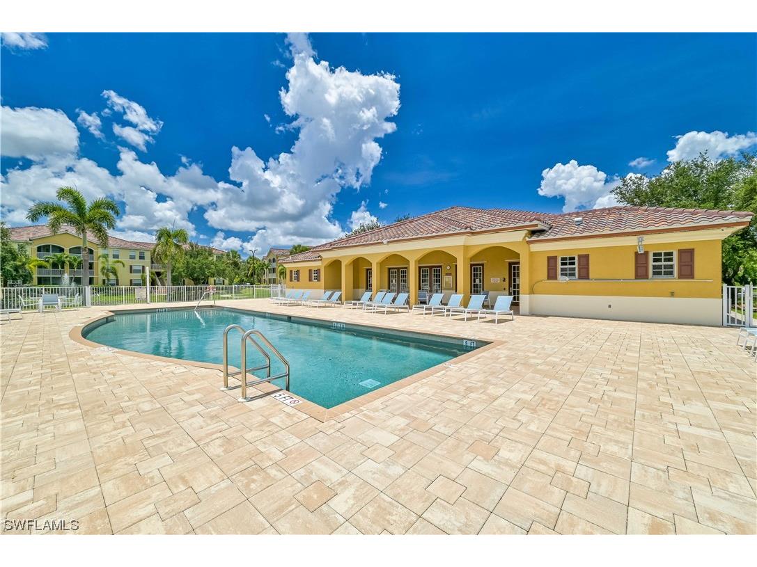 4127 Residence Drive #421 Fort Myers FL 33901 223044335 image1