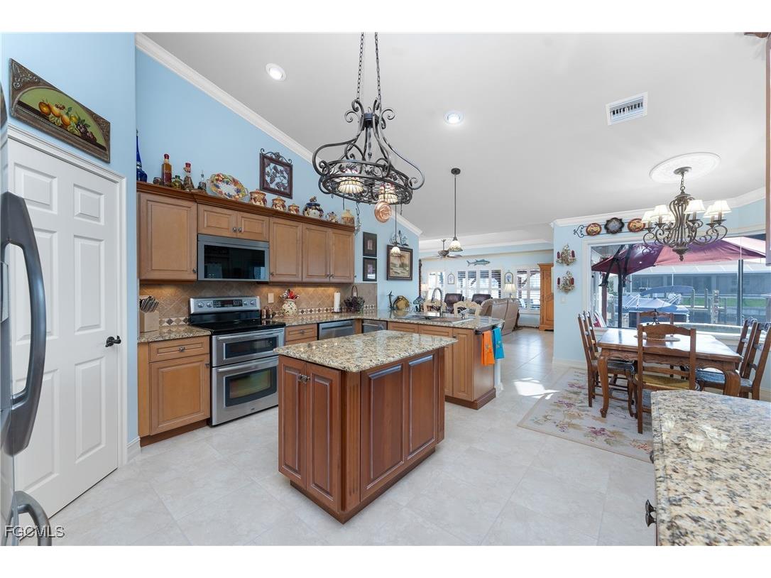 4128 NW 36th Lane Cape Coral FL 33993 2025002942 image8