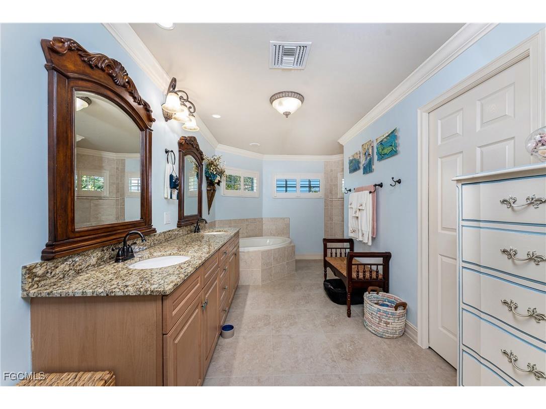 4128 NW 36th Lane Cape Coral FL 33993 2025019288 image17