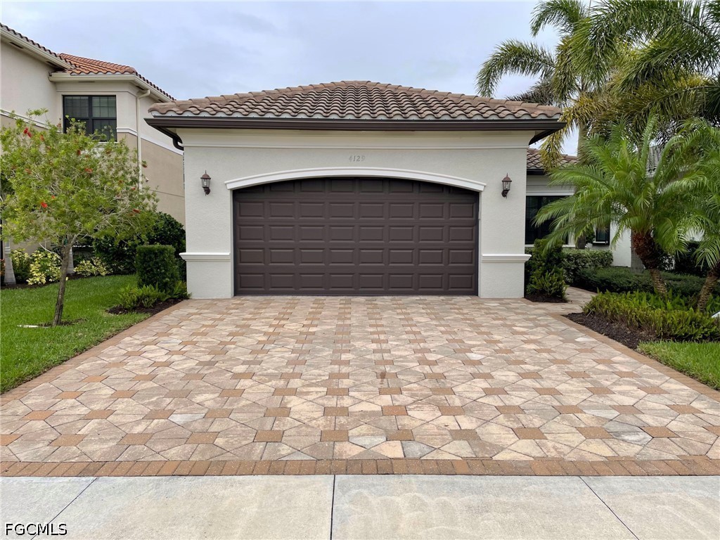 4129 Amelia Way Naples FL 34119 2026004426 image1