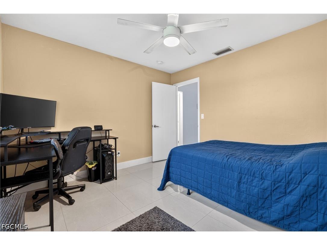 4129 Country Club Boulevard Cape Coral FL 33904 2026024066 image8