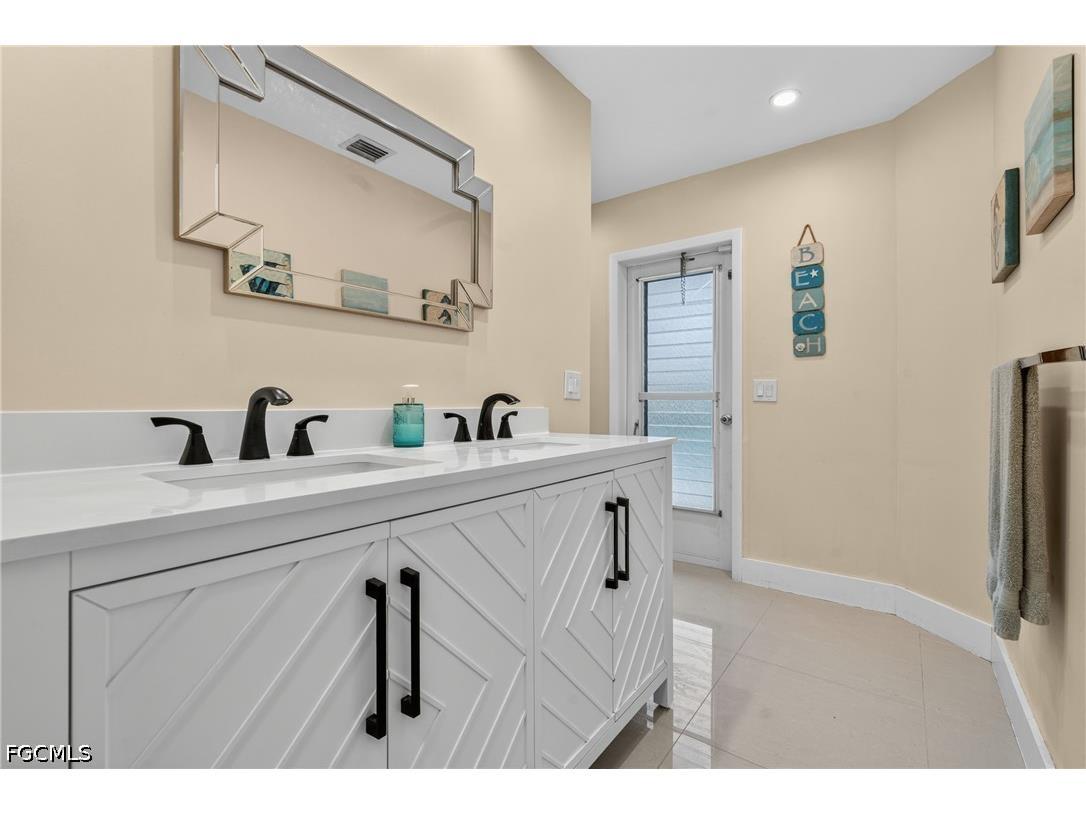4129 Country Club Boulevard Cape Coral FL 33904 2026024066 image9