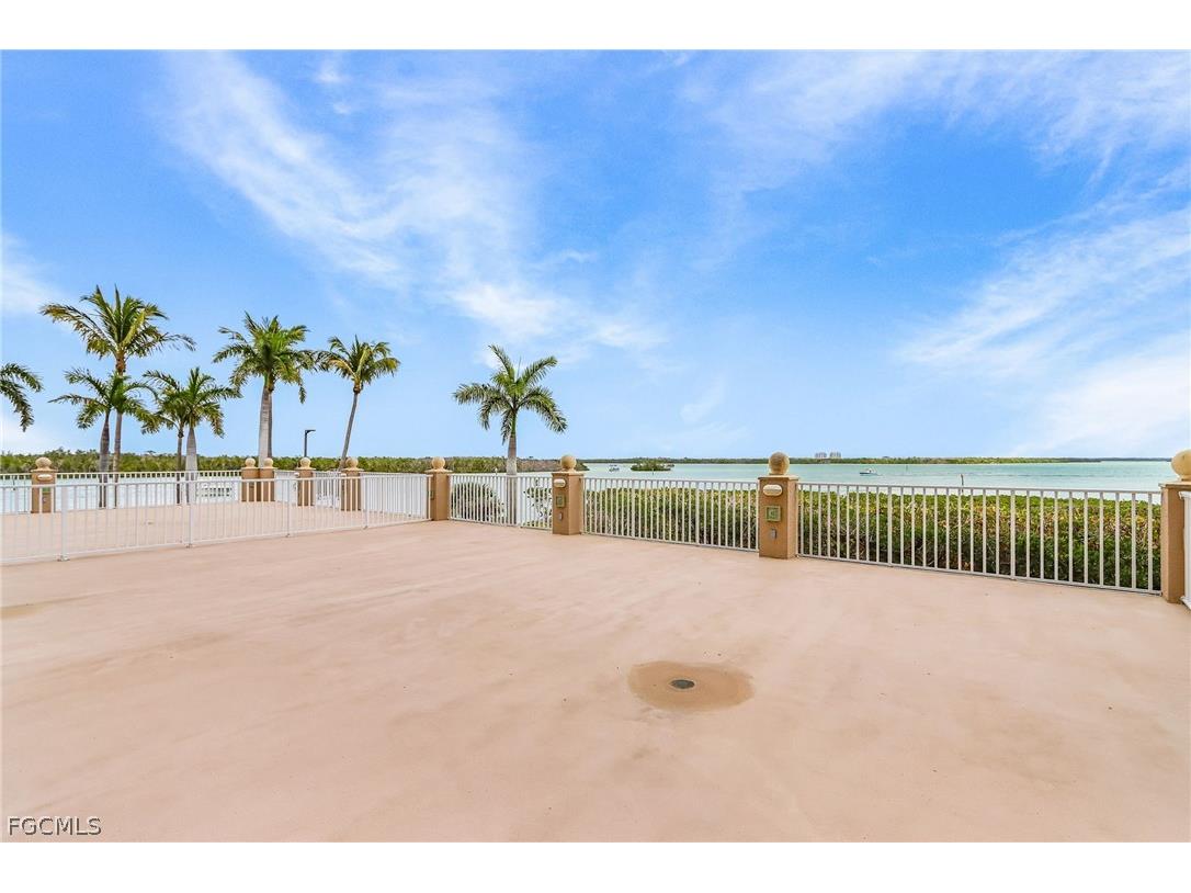 4137 Bay Beach Lane #522 Fort Myers Beach FL 33931 2026010999 image2