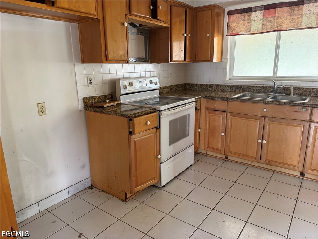 4143 Country Club Boulevard Cape Coral FL 33904 2026028034 image3