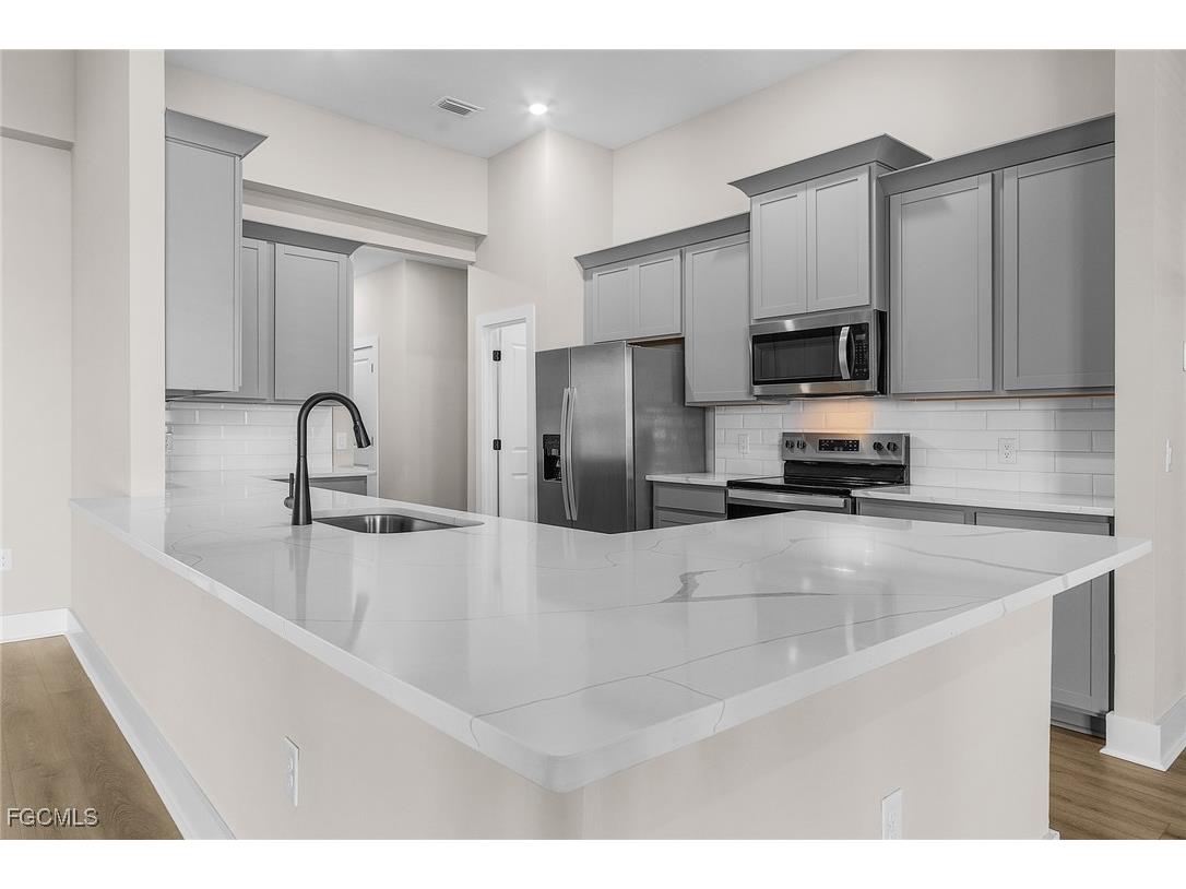 4145 SW 10th Avenue Cape Coral FL 33914 2025013503 image2