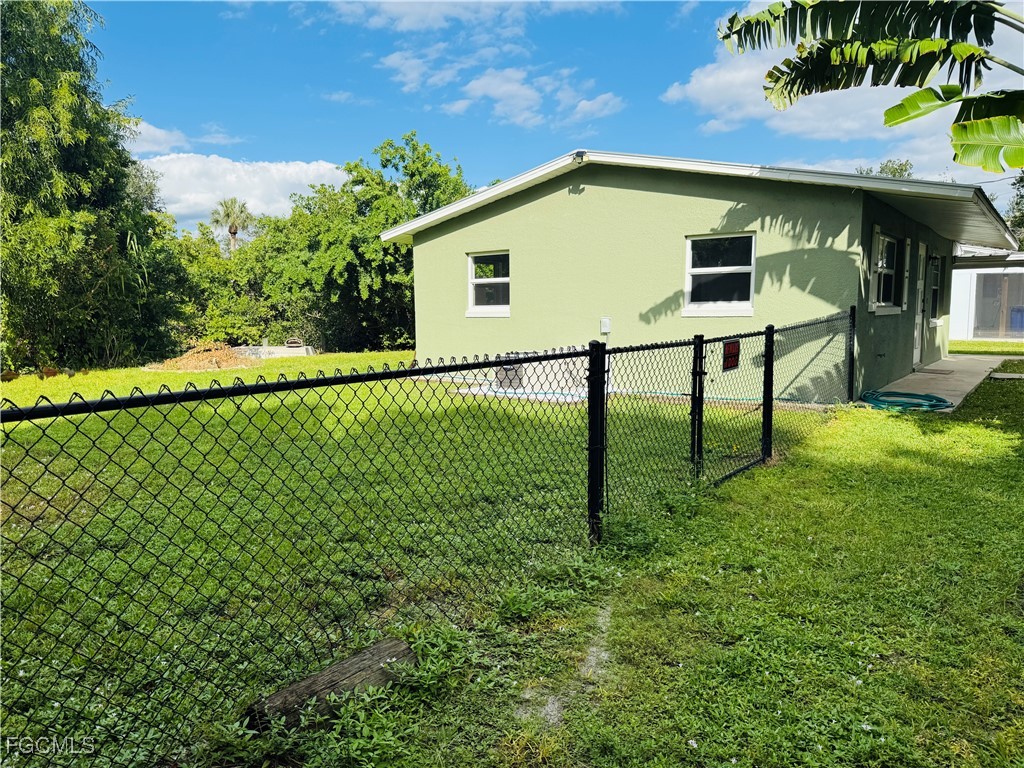 4145 Saums Drive North Fort Myers FL 33903 2025015733 image10