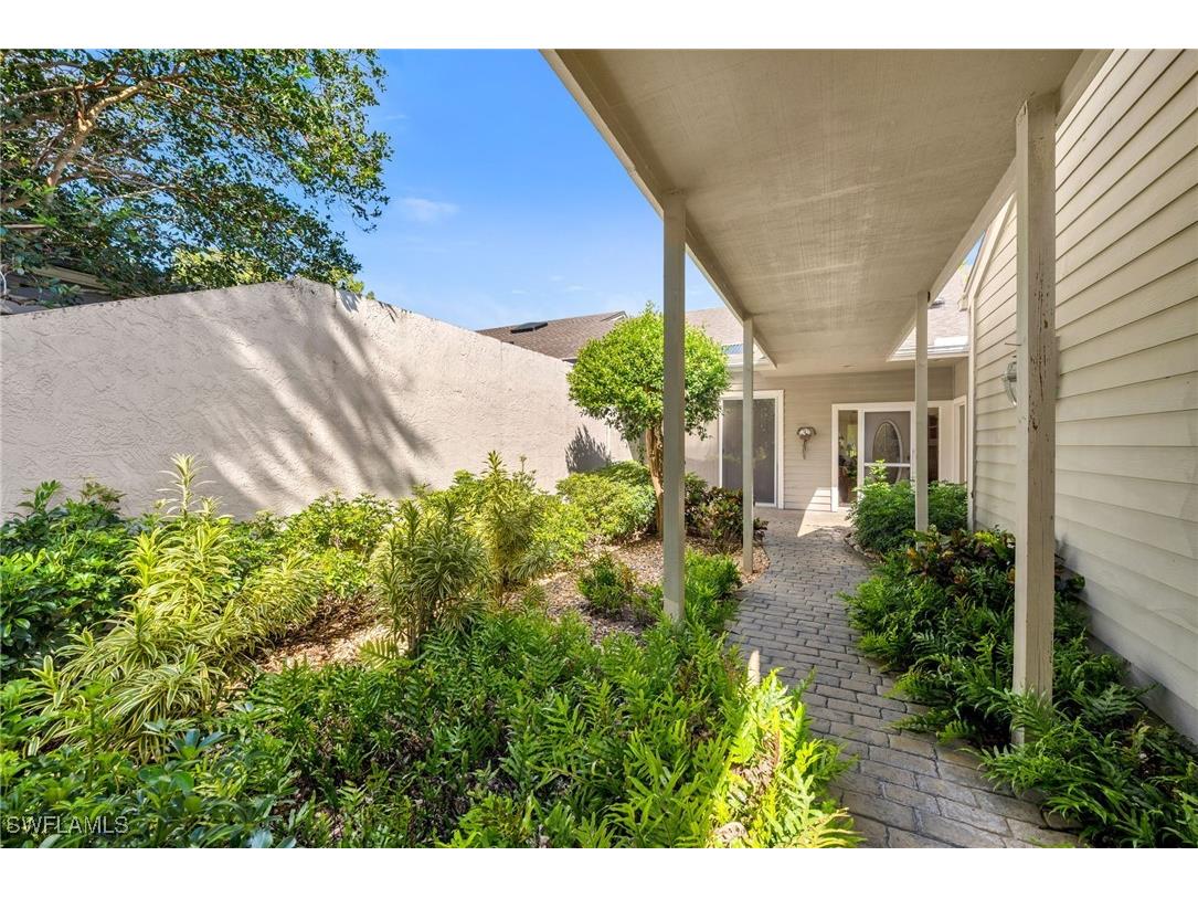 415 Edgemere Way N #2 Naples FL 34105 225069401 image11