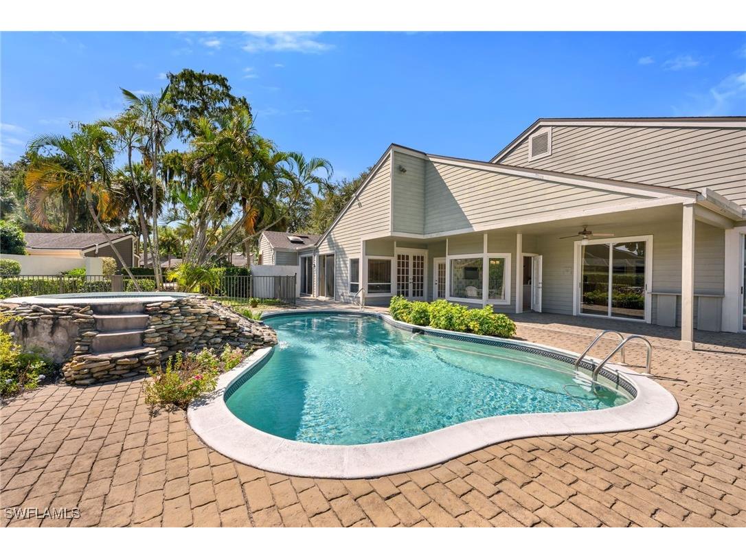 415 Edgemere Way N #2 Naples FL 34105 225069401 image4