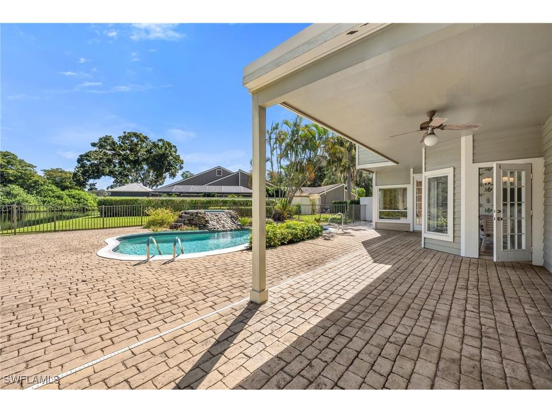 415 Edgemere Way N #2 Naples FL 34105 225069401 image5