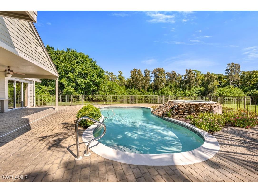 415 Edgemere Way N #2 Naples FL 34105 225069401 image6