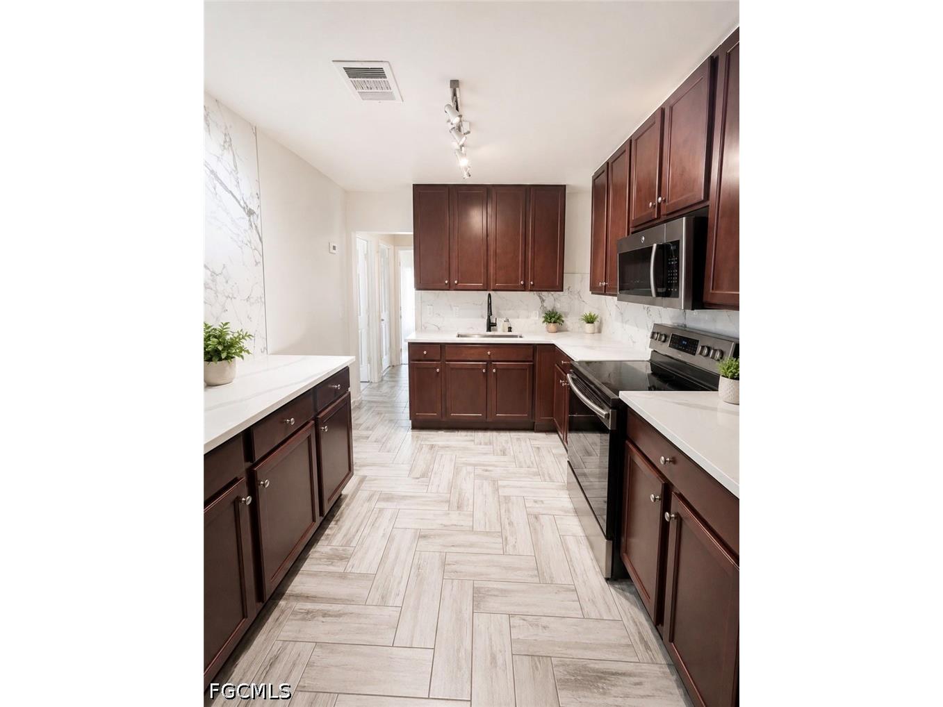 415 Fairfax Drive Fort Myers FL 33905 2026026619 image1