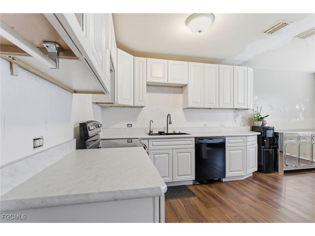 4151 Garden Boulevard Cape Coral FL 33909 2025018581 image5