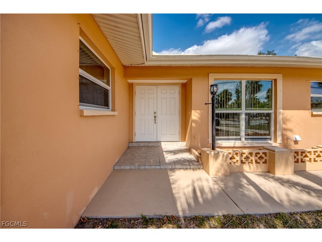 4156 Country Club Boulevard SE Cape Coral FL 33904 2026011004 image3
