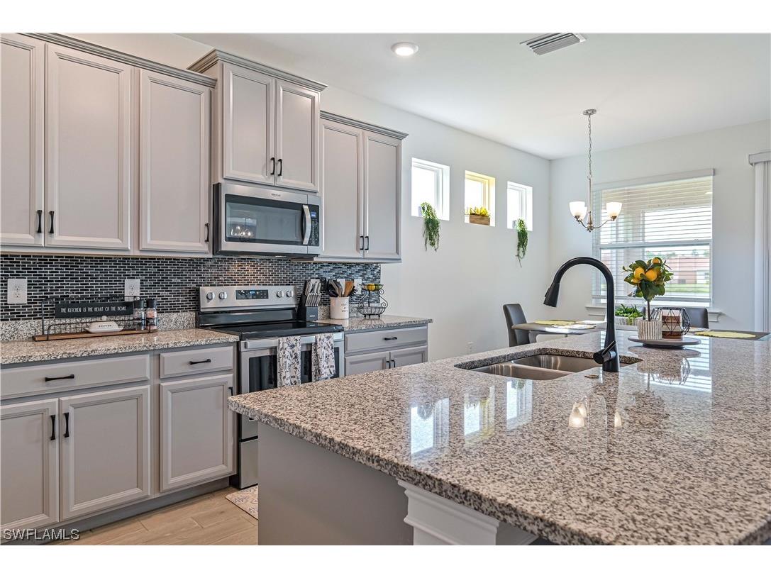 4160 Bloomfield Street Fort Myers FL 33916 223040066 image1