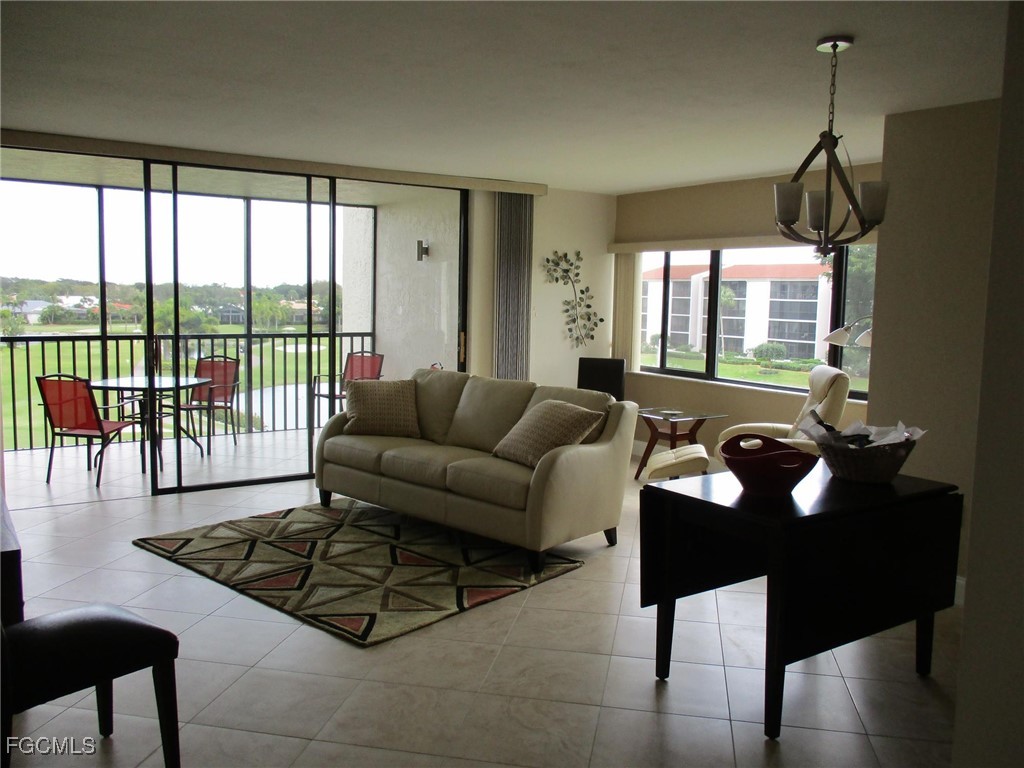 4160 Steamboat Bend E #403 Fort Myers FL 33919 2025016487 image1